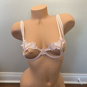 Delicate Floral Lace Bra in Cream